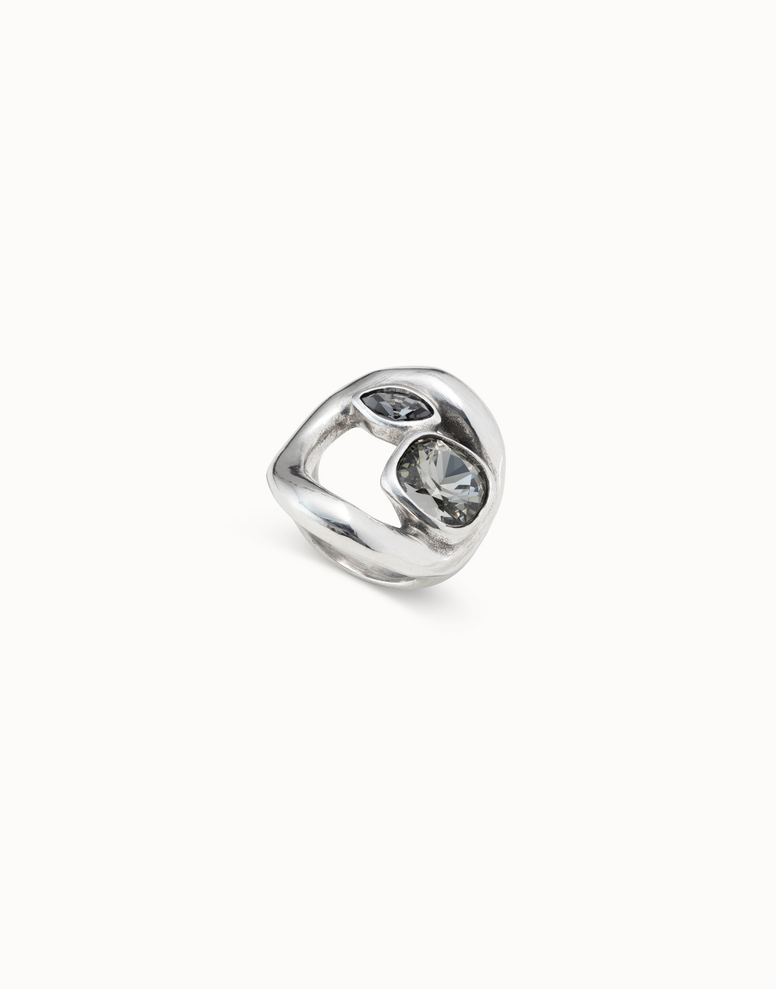 Sterling silver-plated ring with central oval and two dark gray crystals, , large image number null