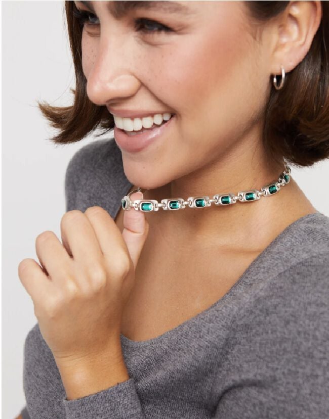 Collar ba&ntilde;ado en plata de ley con cristales verdes