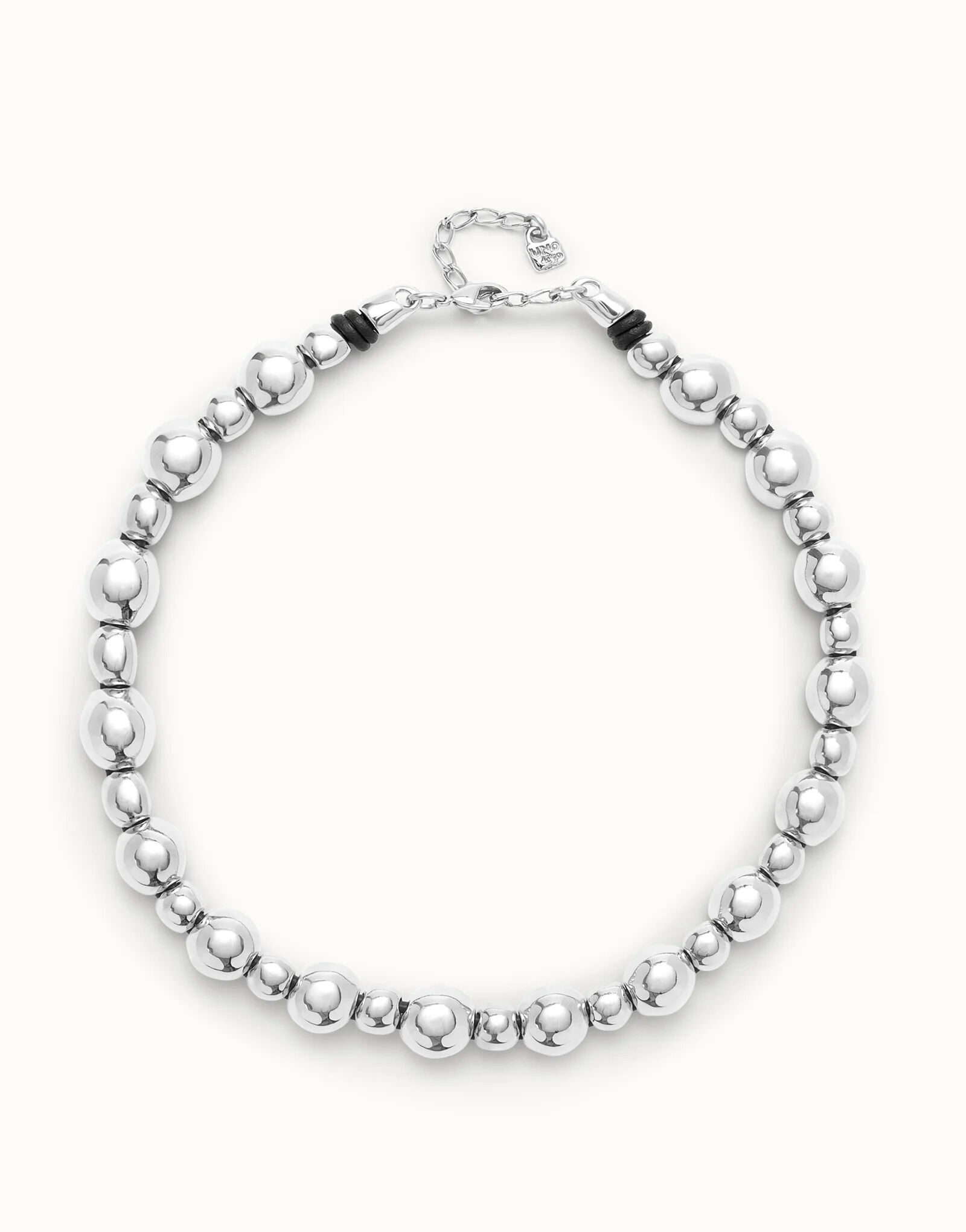 Beaded short necklace