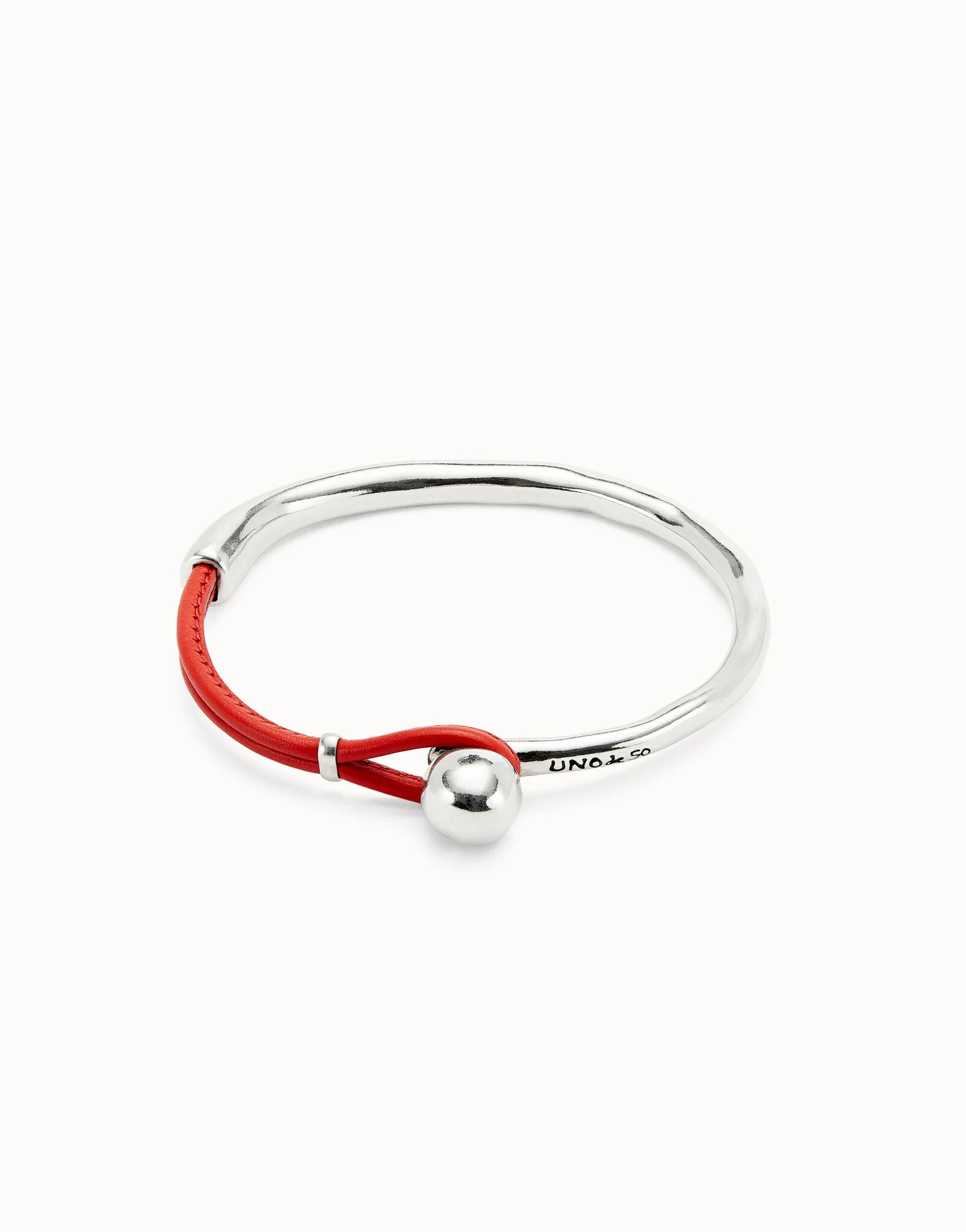 Pulsera semir&iacute;gida ba&ntilde;ada en plata de ley con cuero de color coral