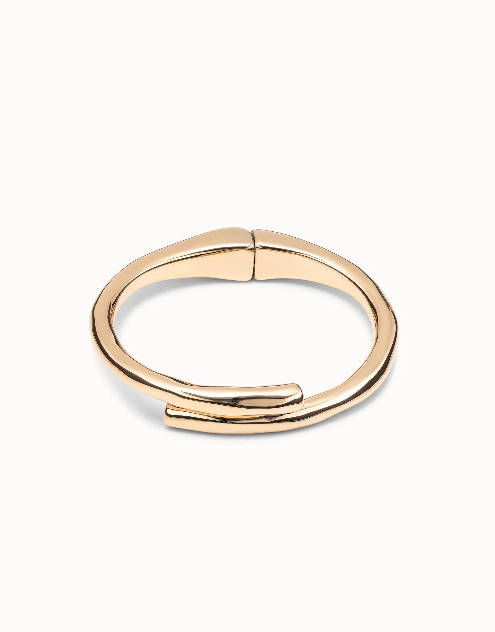 Pulsera ba&ntilde;ada en oro de 18k con forma de t&uacute;bulo y muelle oculto