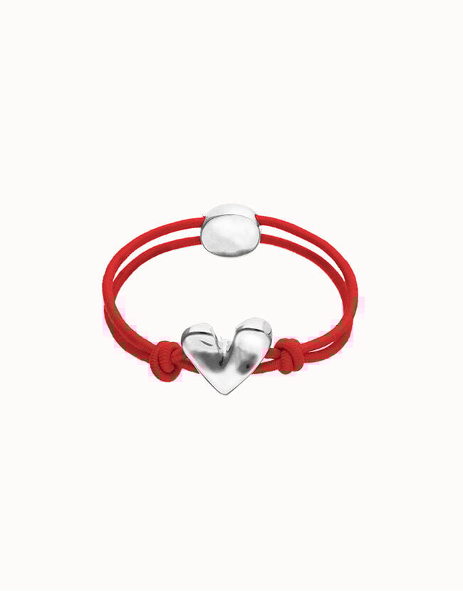 Pulsera de hilo el&aacute;stico rojo con coraz&oacute;n ba&ntilde;ado en plata de ley