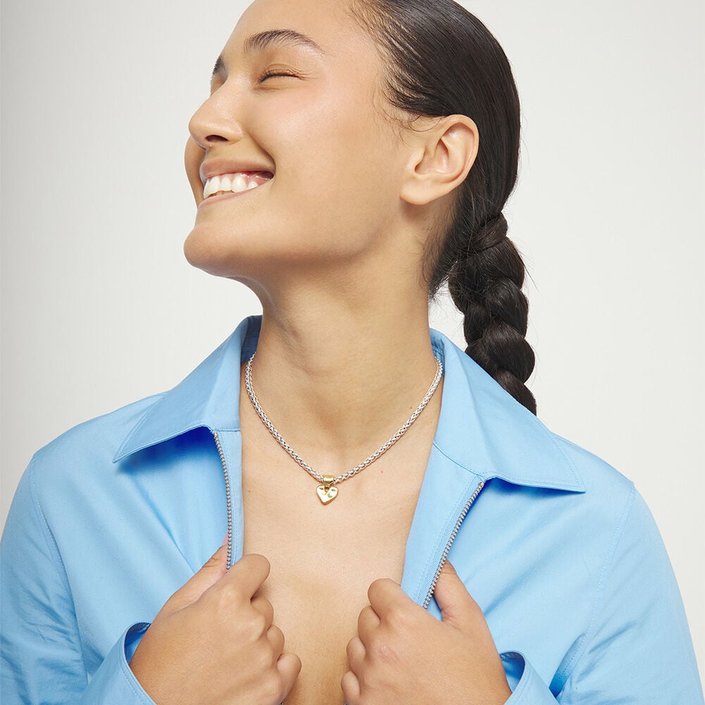 Short chain necklace with small heart detail
