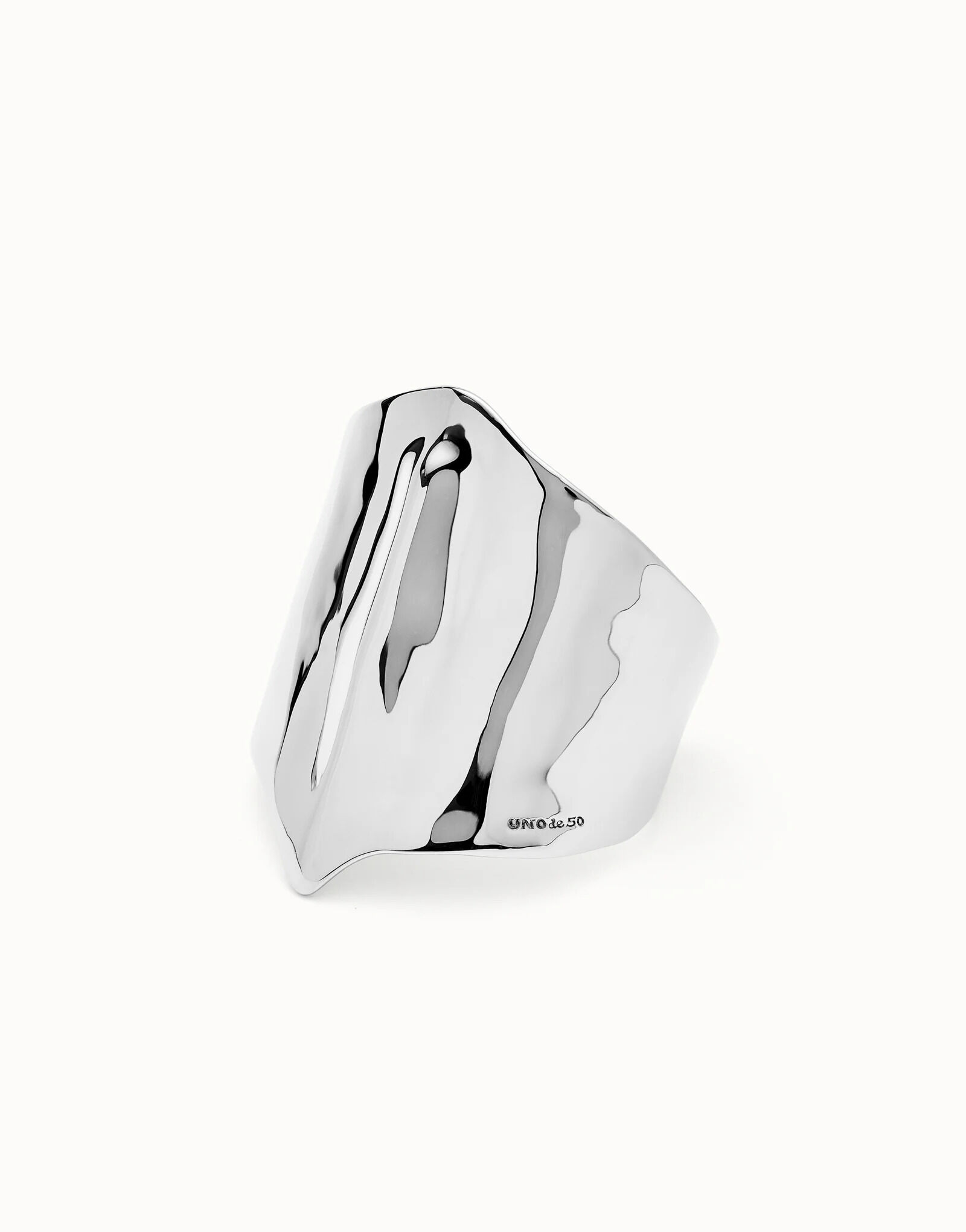 Pulsera ancha ba&ntilde;ada en plata de ley estructura mantarraya