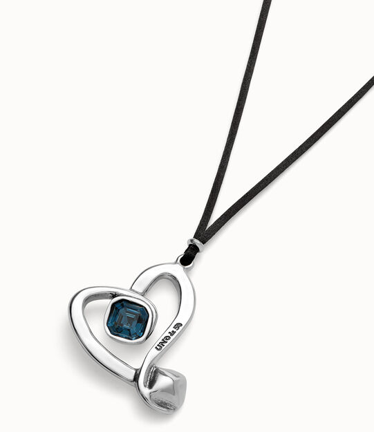 Colgante largo de cordón efecto seda  y corazón central con cristal azul