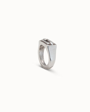 Anello a forma di francobollo placcato argento Sterling.