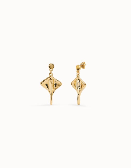 Pendientes cortos con ba&ntilde;o en oro de 18K y forma de mantarraya