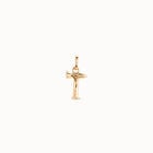 Charm ba&ntilde;ado en oro de 18k de letra T mediana