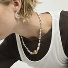 Necklace with linked drops
