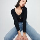 Long necklace with interlocking carabiner