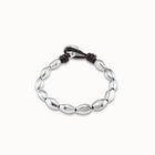 Pulsera ba&ntilde;ada en plata de ley y cuero con fornitura ovalada