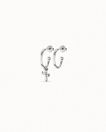 Charm de piercing bañado en plata de ley con forma de cruz