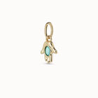 Charme plaqu&eacute; or en forme de main et cristal en verre de Murano turquoise au centre