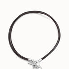 Short leather necklace with central clasp