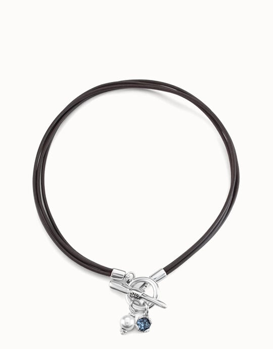 Short leather necklace with central clasp