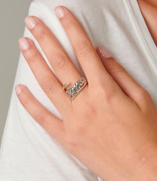 A tickle with a feather, Argent, large