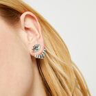 Eye-shaped stud earrings with verde crystal