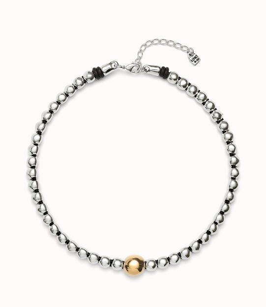 Beaded short necklace with larger central bead