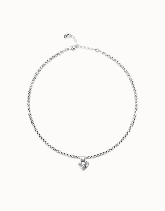 Short chain necklace with small heart detail