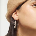 Drop earrings with chained hearts