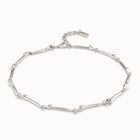 Collar ba&ntilde;ado en plata de ley con piezas en forma de clavo.