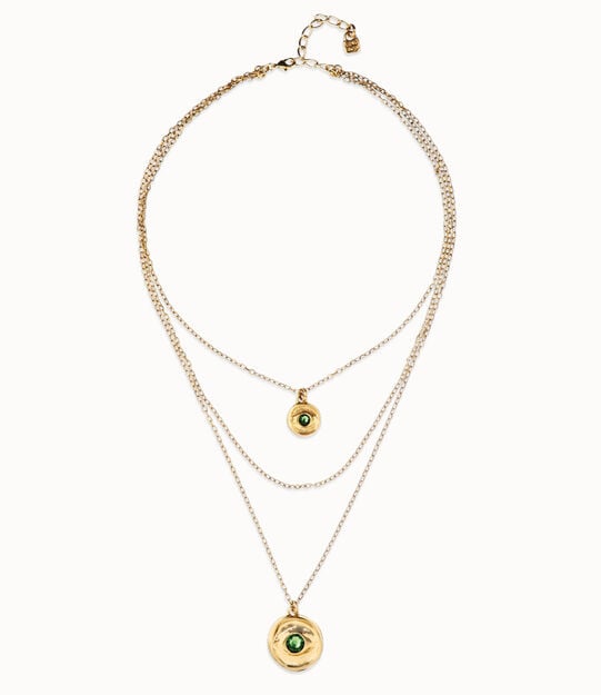 Collar triple bañado en oro 18k con charms de ojo y cristal facetado verde