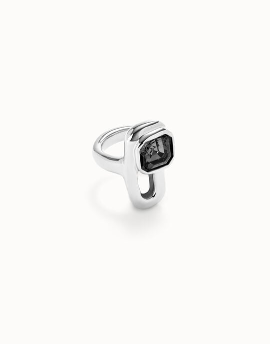 Ring with black crystal