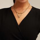 Short  link chain pendant necklace with a heart