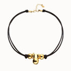Collar de cuero con tres esferas ba&ntilde;adas en oro 18k