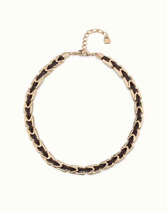 Short leather necklace with links