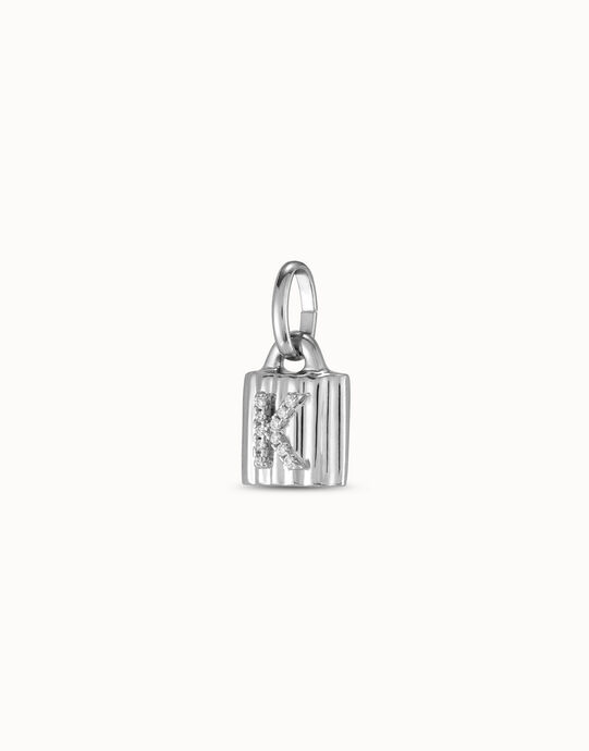 Charm candado ba&ntilde;ado en plata de ley con letra de topacios K, Plateado, large