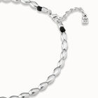 Collar de cuentas ovaladas ba&ntilde;adas en plata de ley.