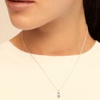 Charm ba&ntilde;ado en plata de ley con forma redonda y un cristal azul