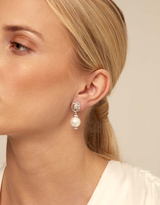 Pendientes ba&ntilde;ados en plata con peque&ntilde;o medall&oacute;n circular, Plateado, large