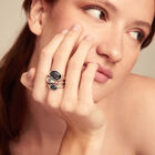 Ring with crystals with different sizes