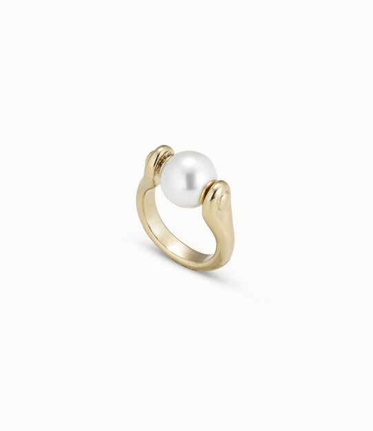 Ring with small pearl