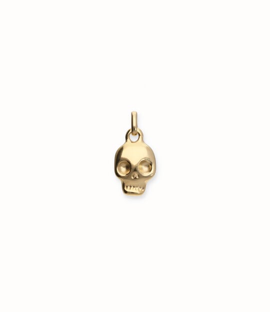 Charm bañado en oro con forma de calavera