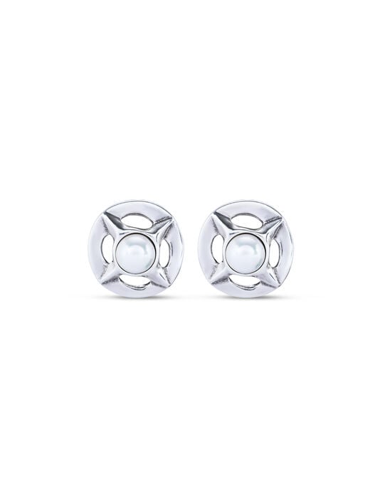 Stud earrings with pearl