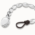 Pulsera ba&ntilde;ada en plata de ley y cuero con fornitura ovalada