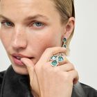 Ring with three green drop-shaped faceted crystals