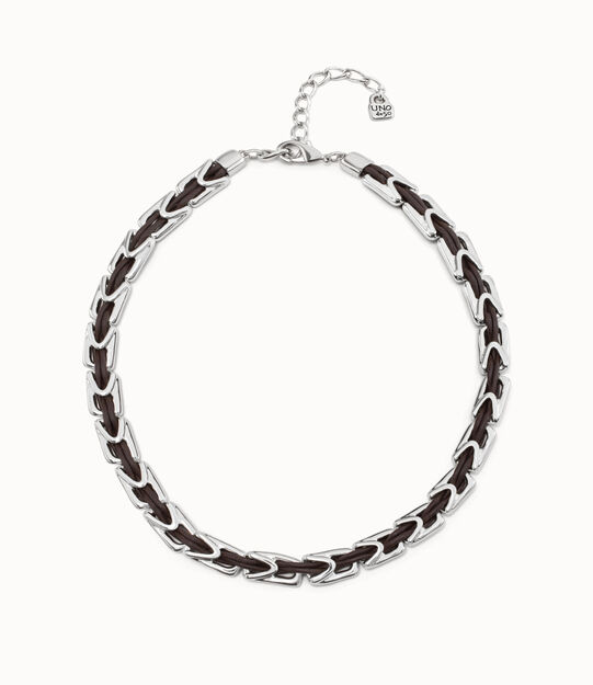 Collar corto de cuero y eslabones bañados en plata de ley.