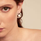 Stud earrings with pearl