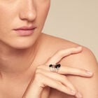Ring with crystals with different sizes