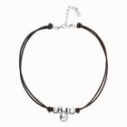 Collar de cuero con tres esferas ba&ntilde;adas en plata de ley