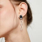 Pendientes largos ba&ntilde;ados en plata con cristal facetado negro y eslabones
