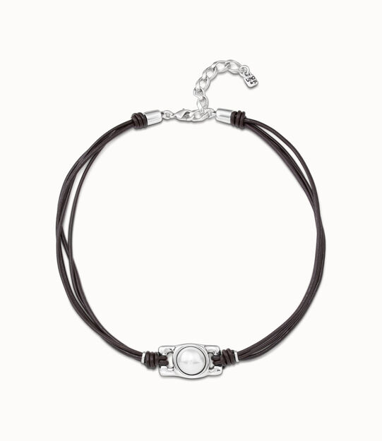 Collar corto de cuatro tiras de cuero y abalorio central con perla