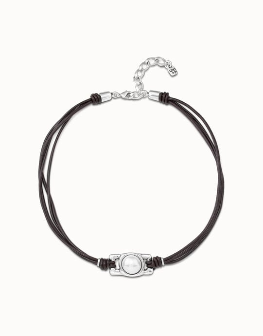 Collar corto de cuatro tiras de cuero y abalorio central con perla