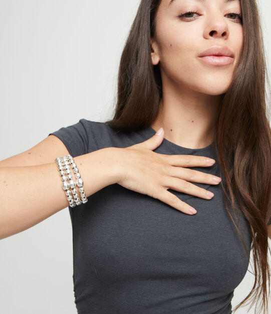 Pulsera de tres tiras de cuentas bañadas en plata de ley