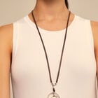 Necklace with leather and pearl