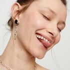 Pendientes largos ba&ntilde;ados en plata con cristal facetado negro y eslabones